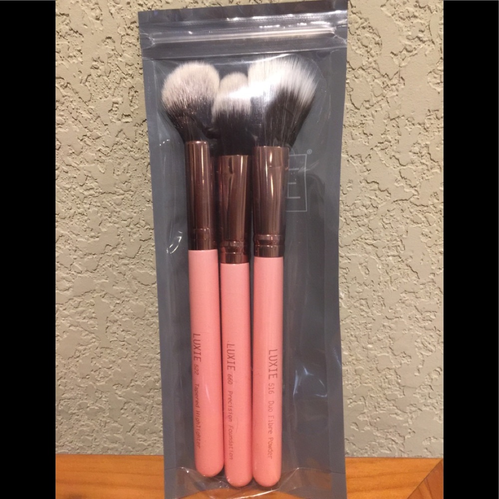 Makeup brushes
